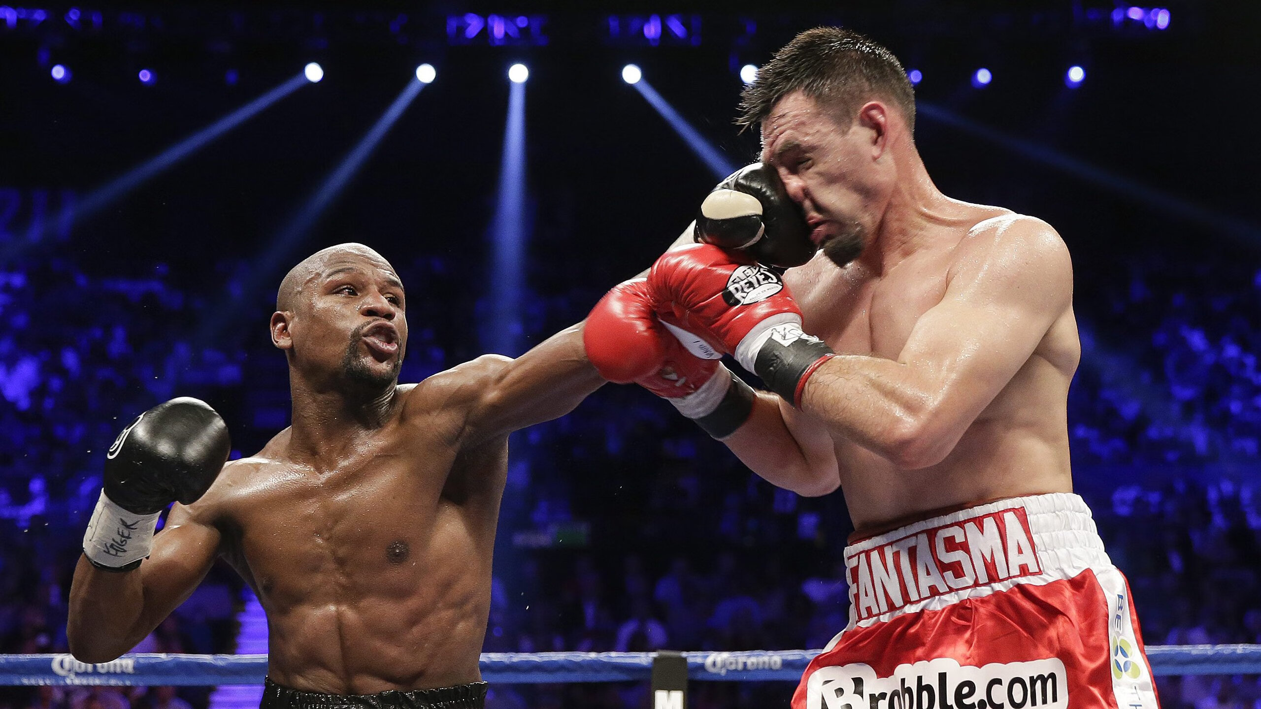 德甲激烈，球迷支持不断，德甲足球说